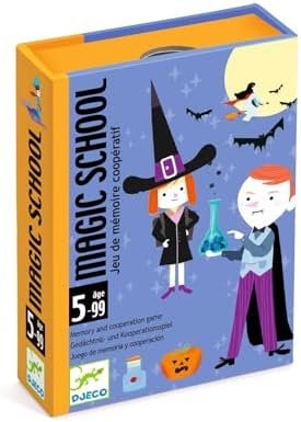 DJECO Magic School - Jeu de 32 Cartes, dès 5 Ans - Jeu de Mémoire Coopératif : S'Unir pour Retrouver Les Objets ! Illustrations Fantastiques (Sorcières, Vampires...) - Compact & Cartes de Qualité